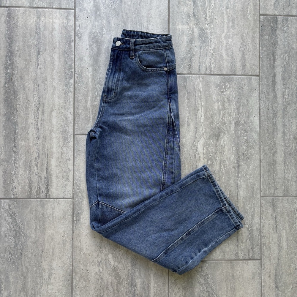 Commense Denim Curved-Leg  Barrel Jeans Size Small Barell Jeans
